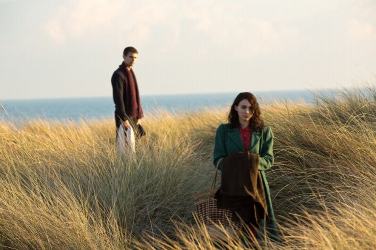 The Secret Scripture – Vina femeii care se uita in ochii barbatilor