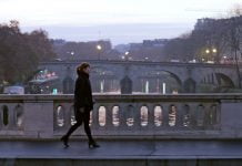 Strange Birds (Droles d’oiseaux) – Din iubire pentru acel Paris pierdut