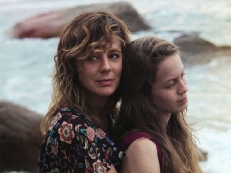 April’s Daughter – Mama seducatoare ia tot