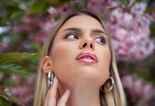 Beauty,Portrait,,With,Accent,On,Lips,And,Lip,Gloss,,Selective