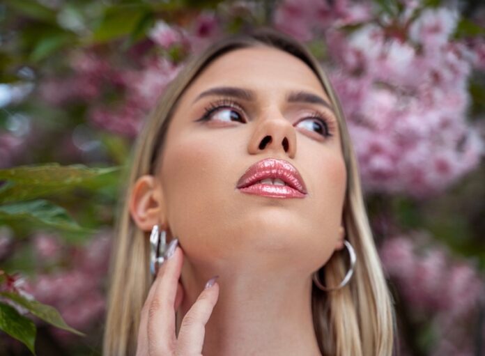 Beauty,Portrait,,With,Accent,On,Lips,And,Lip,Gloss,,Selective